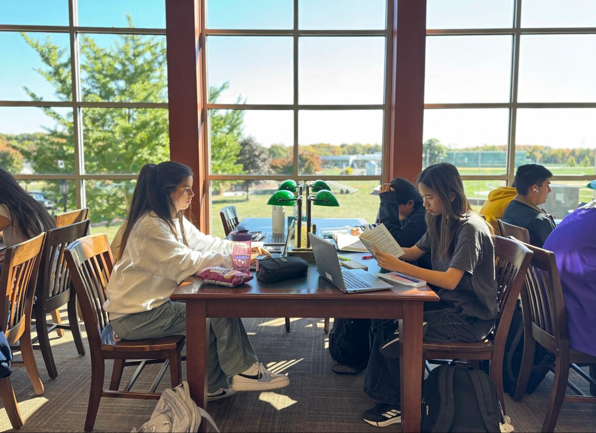 Angelina Morales ’27 (left) studies in the Annenberg Library in the company of friends.  
